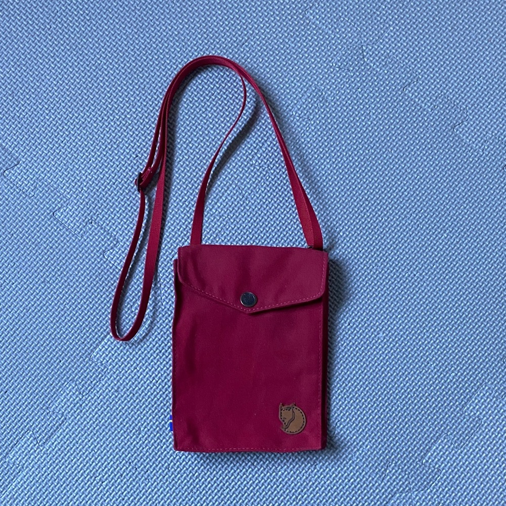Fjallraven G1000 Knit Crossbody Pouch - Red